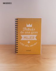 Libreta "Detrás de una gran mujer está ella misma"